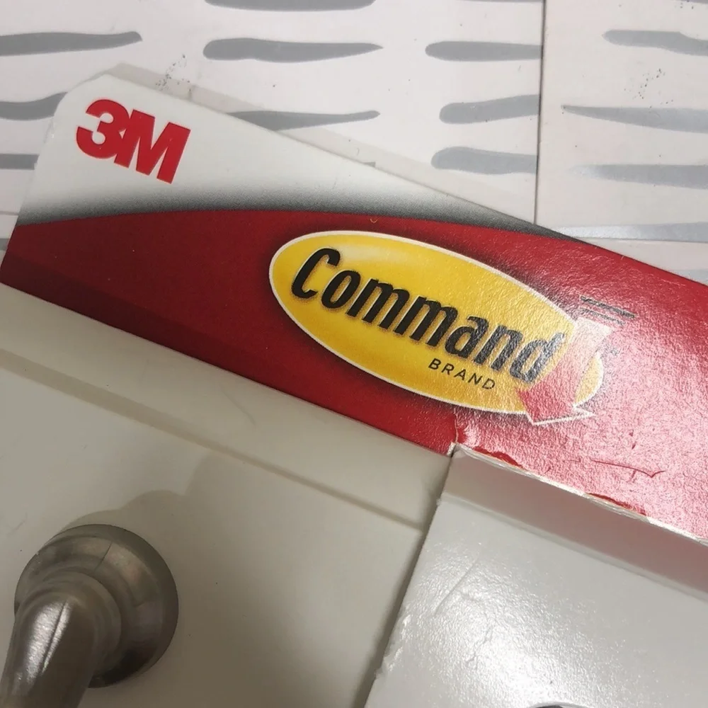 3M Command - Picture 2 of 6